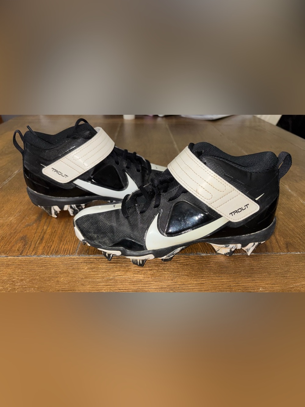 Nike Kids Black and White Strap Baseball/Softball Cleats